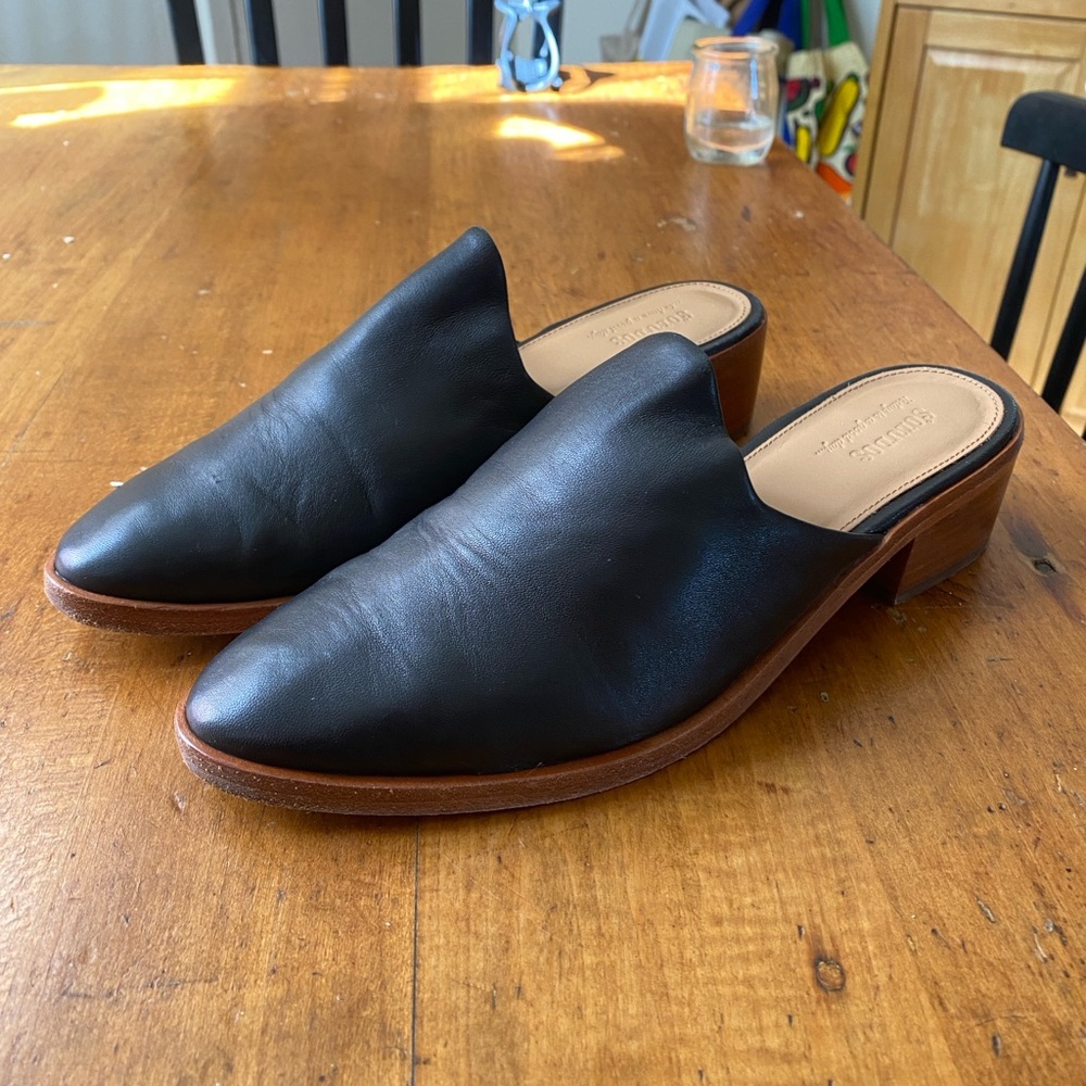Black Soludo Venetian Mules